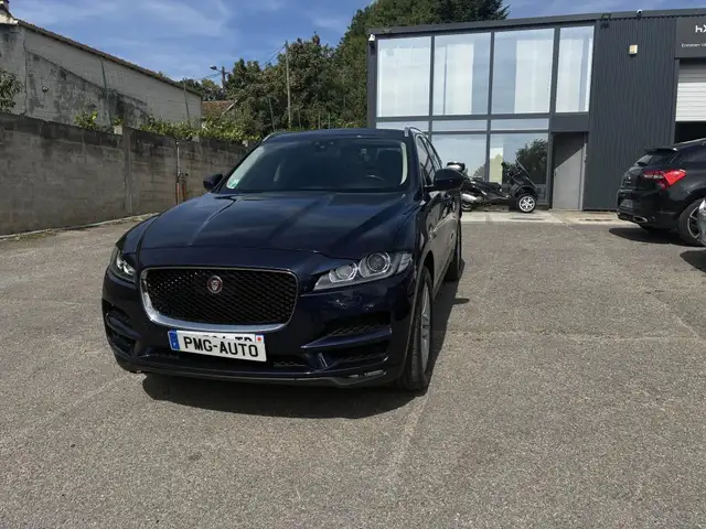 Jaguar F-Pace view 15