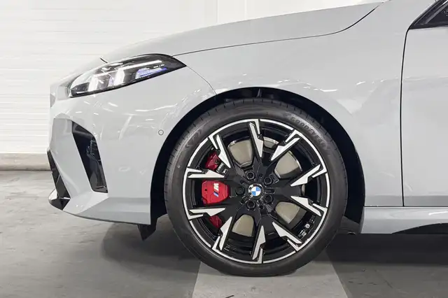 BMW 1 Series view 4