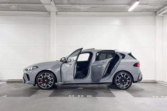 BMW 1 Series view 3