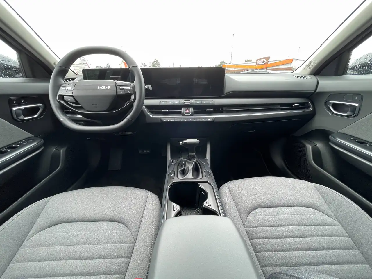 Kia K4 снимка Kia K4