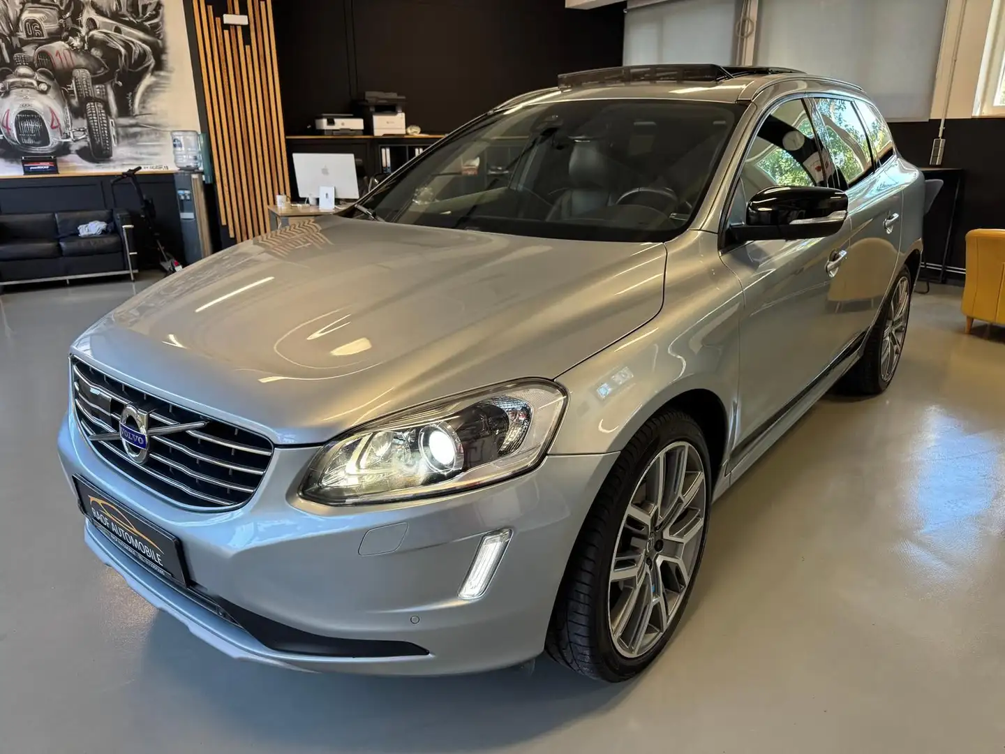 Volvo XC60 2.0 Diesel STANDHEIZUNG PANO BI XENON KAMER Argent - 1