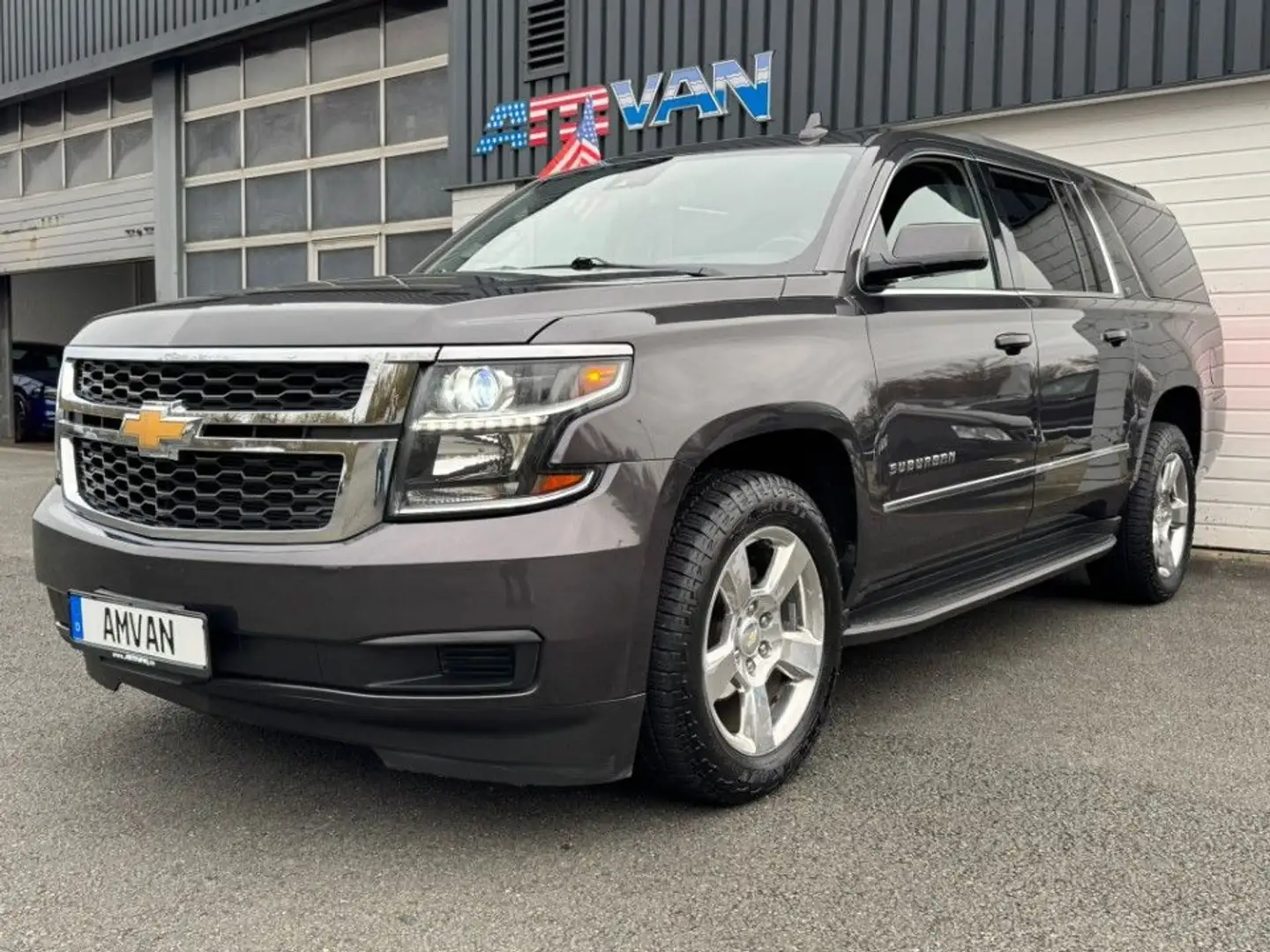 Chevrolet Suburban 2016er 5.3 V8 LT Leder MwSt. LPG Grau - 1