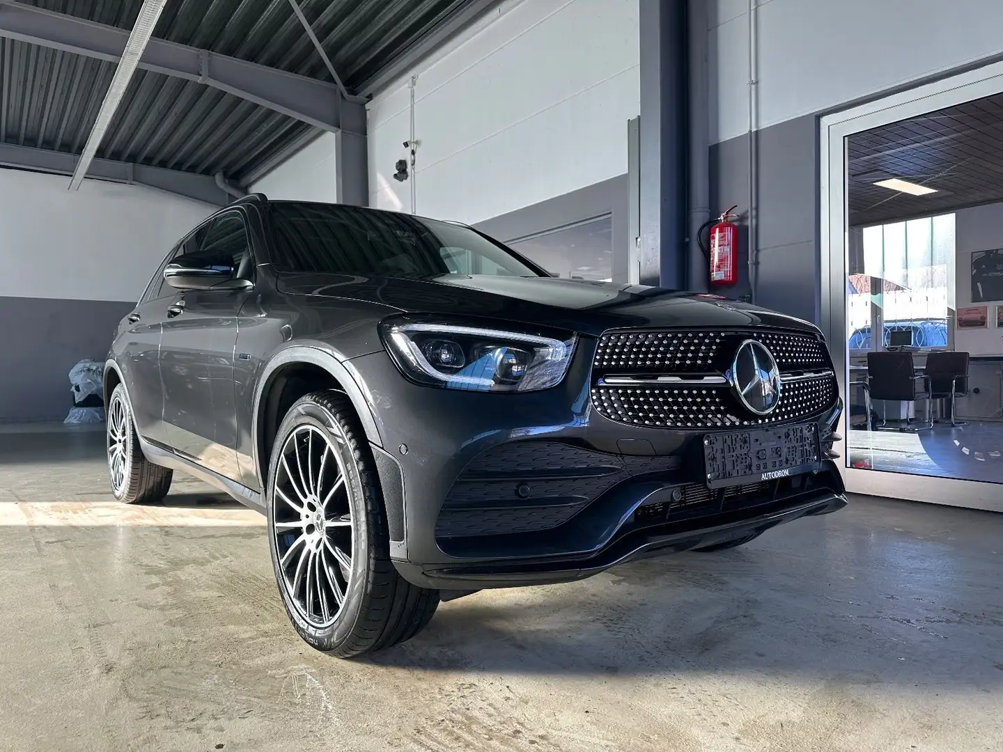 Mercedes-Benz GLC 300 e 4Matic/AMG Line/Burmester/AHK/Panorama Gris - 1