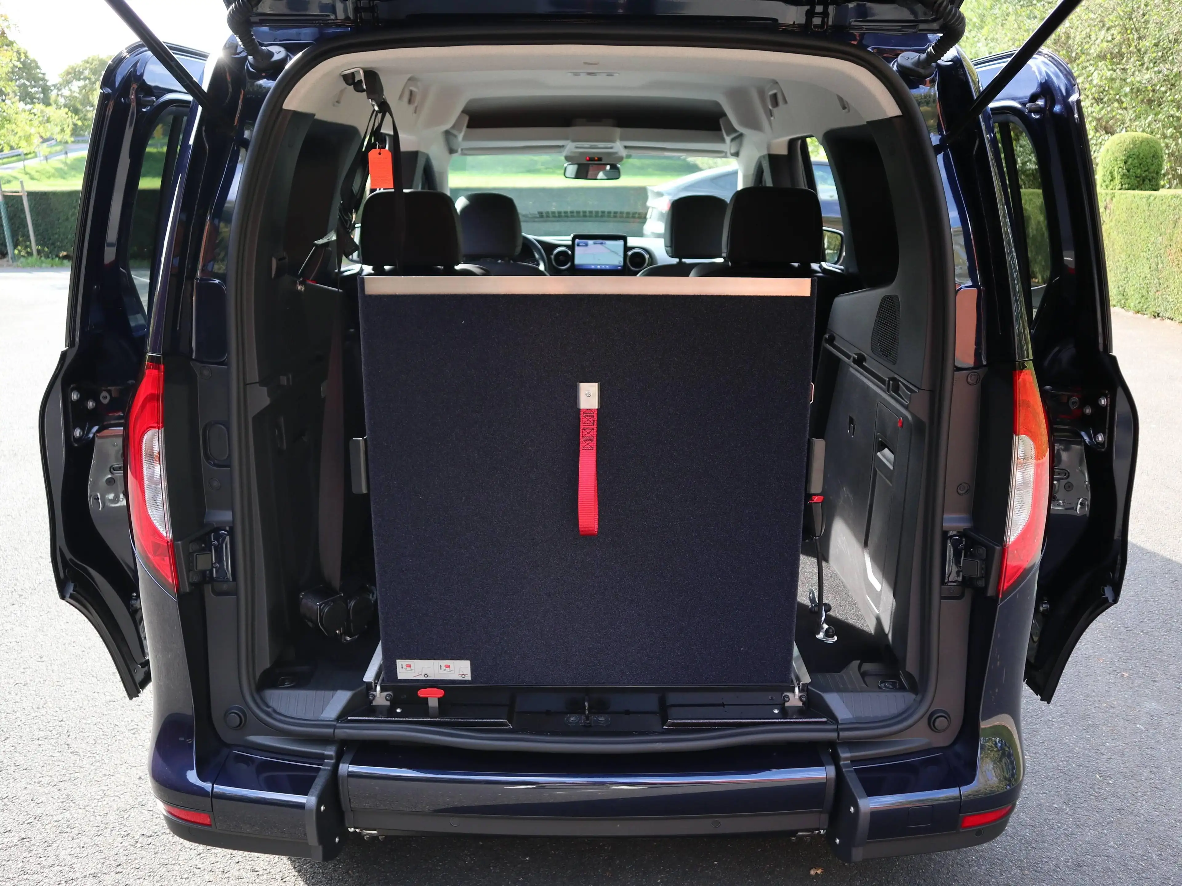 Mercedes-Benz T-Class 180 Edition*rollstuhlgerecht*neuer AMF-Bruns Umbau*Wenderampe*5.Sitzer* — photo 9