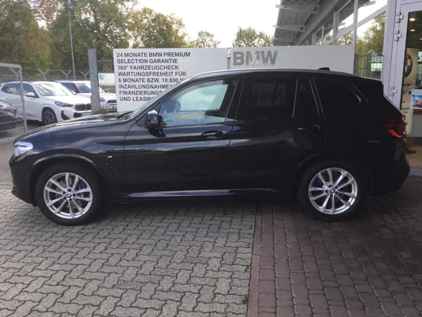 BMW X3 XDRIVE30I A M-Sport HUD StandHZG AHK-klappbar Navi Schwarz - 2