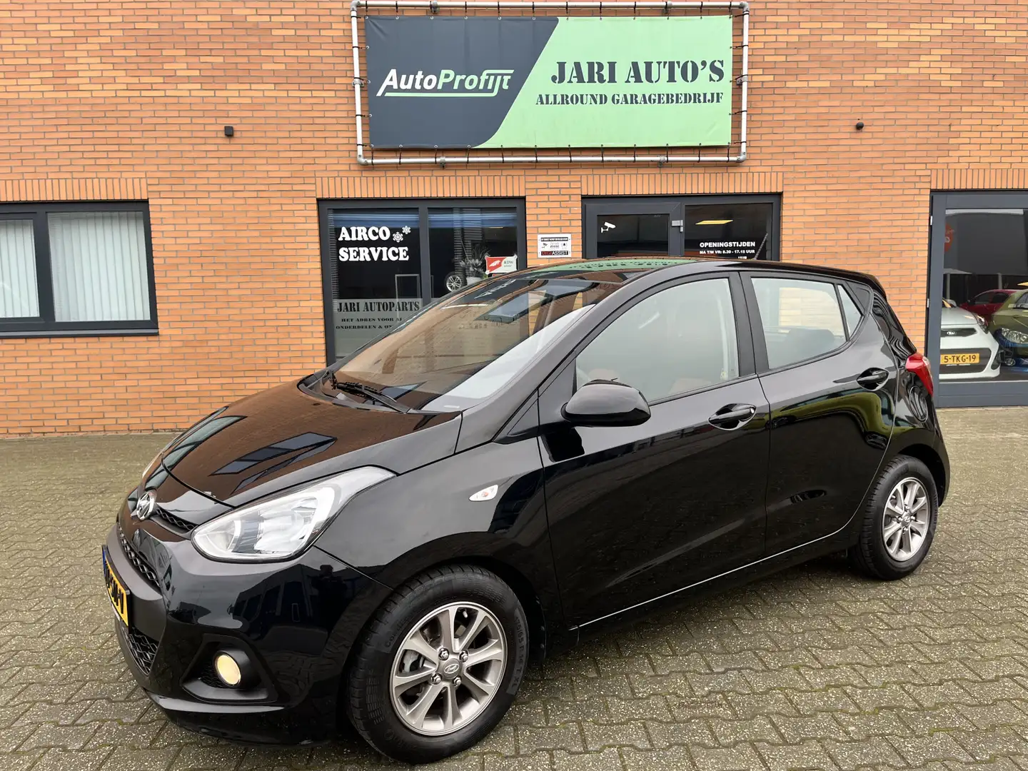 Hyundai i10 1.0i i-Motion Comfort Airco Zwart - 1