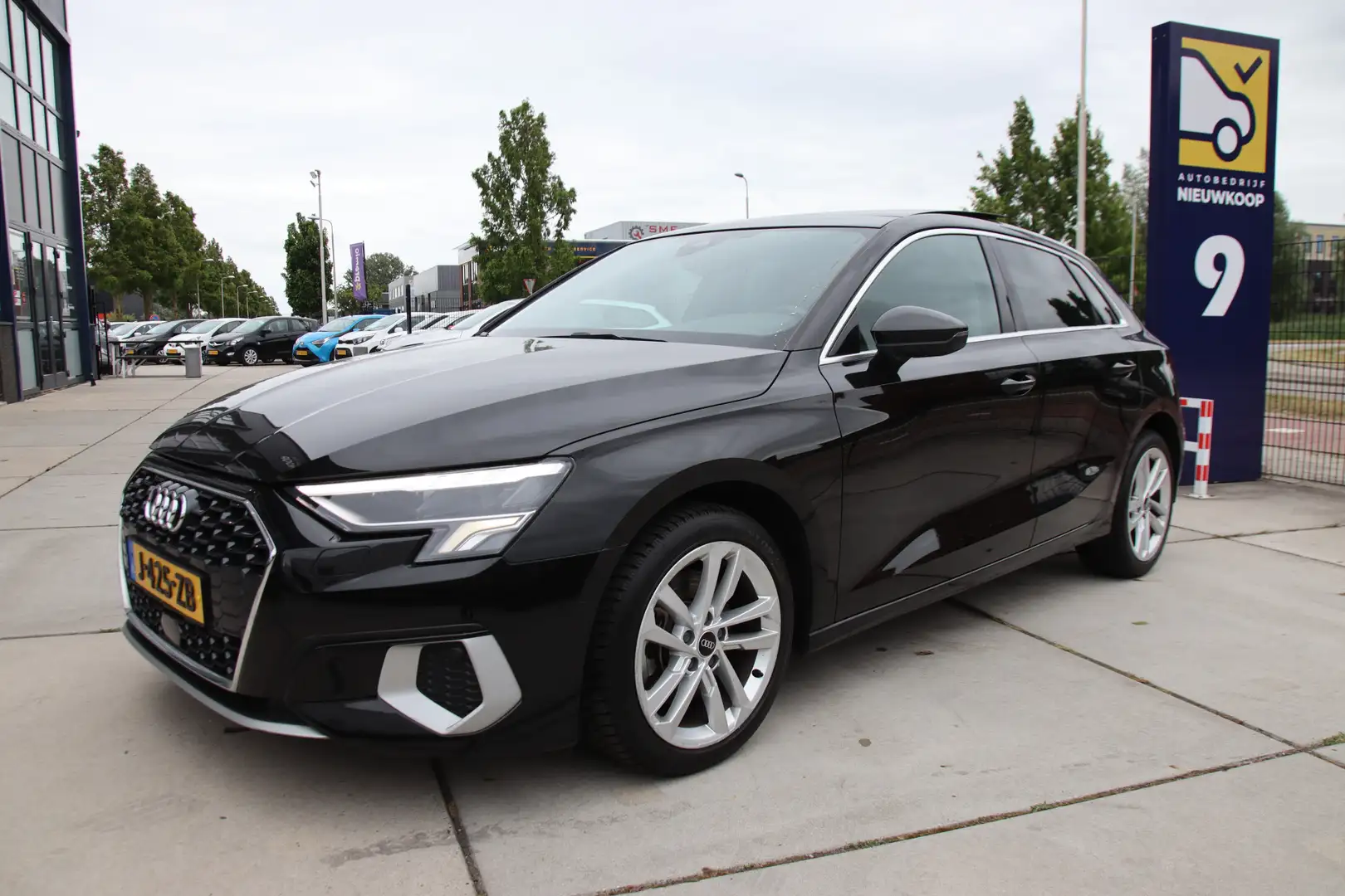 Audi A3 Sportback 30 TFSI Business edition Pano, Viritueel Zwart - 1