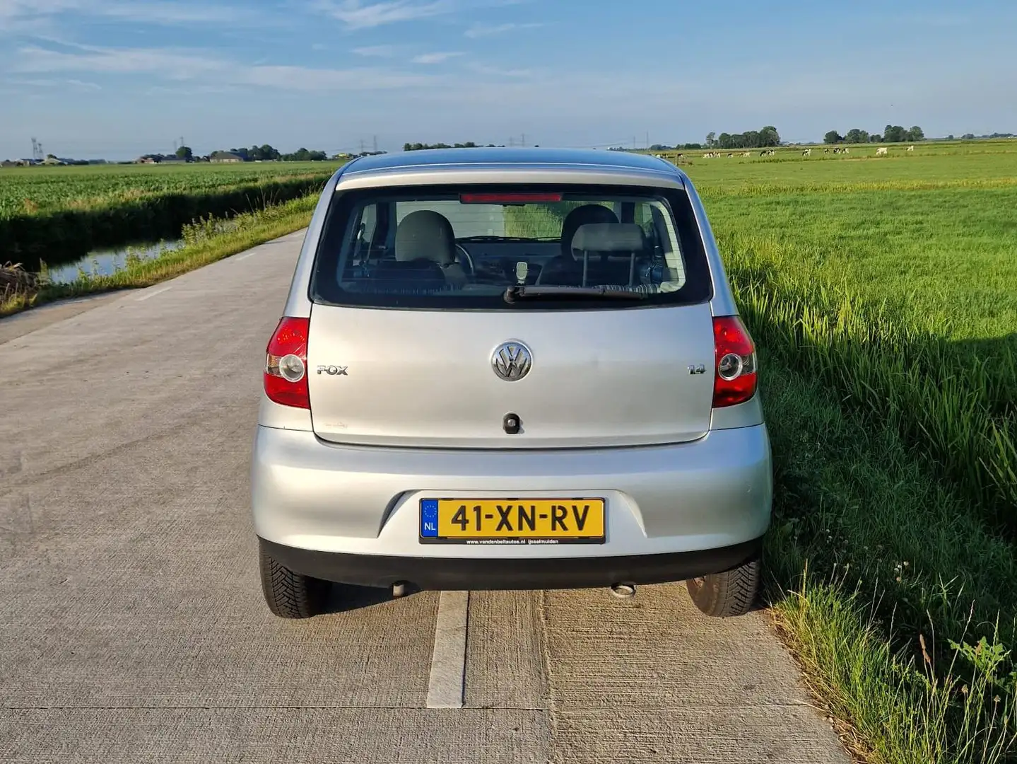 Volkswagen Fox Fox 1.4 Trendline Gris - 2