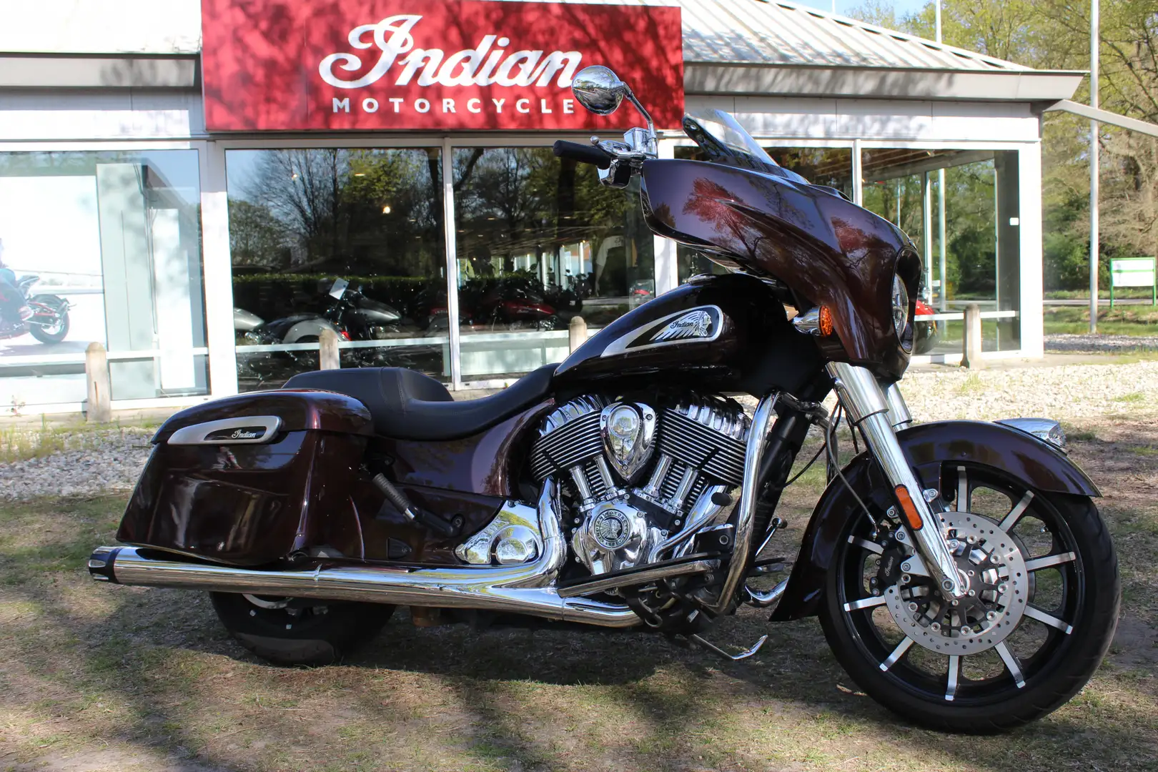 Indian Chieftain Roşu - 1