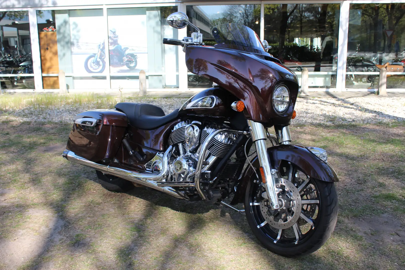 Indian Chieftain Roşu - 2