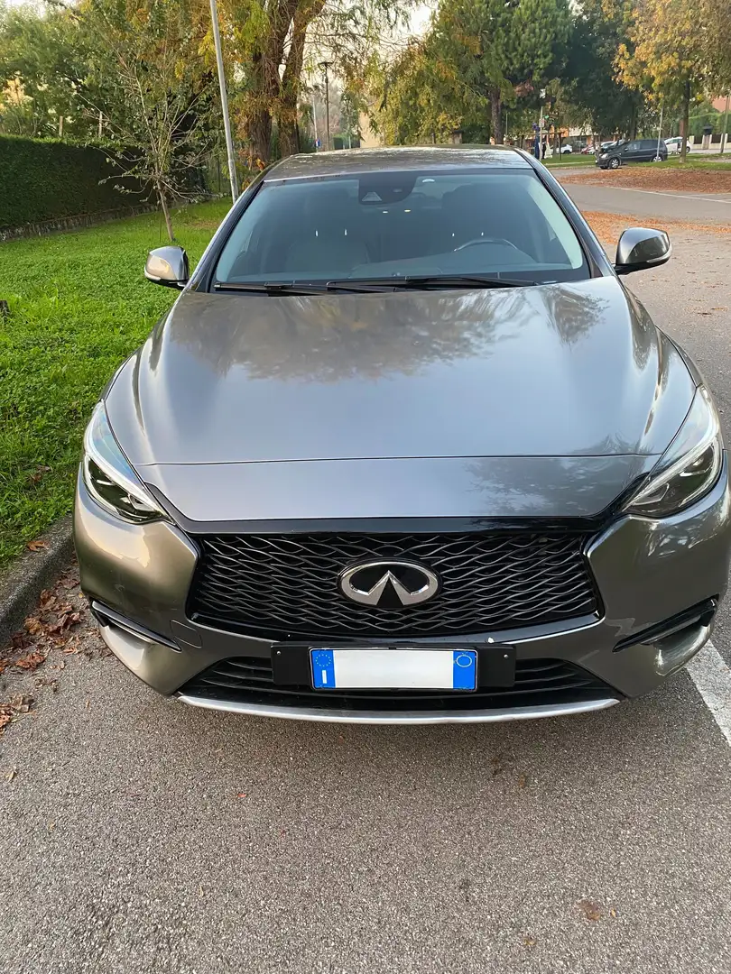 Infiniti Q30 Grigio - 2