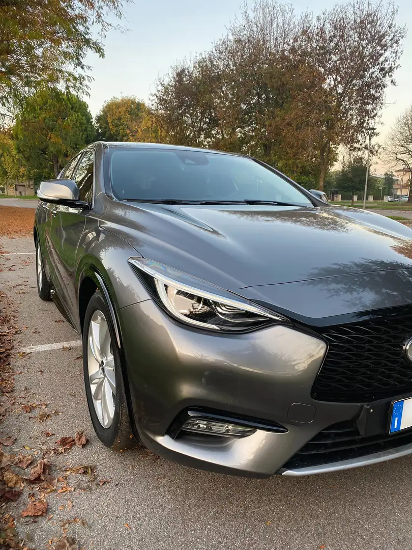 Infiniti Q30 Grigio - 1