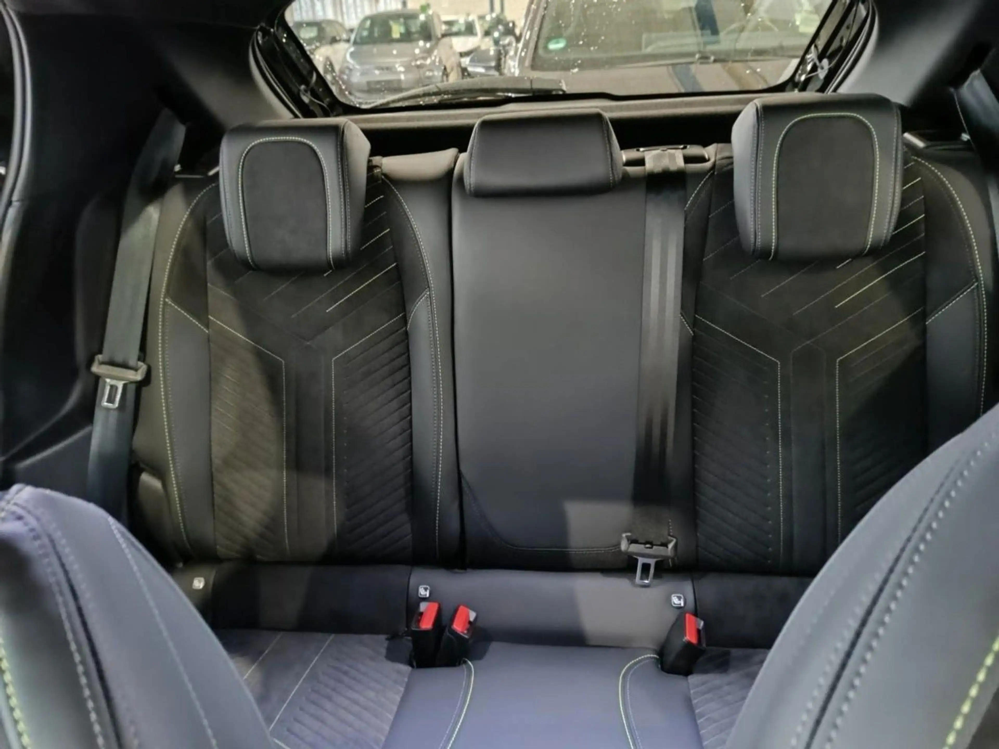 Peugeot 208 e- GT Alcantara 360°Kamera Navi Full-LED ACC — photo 4