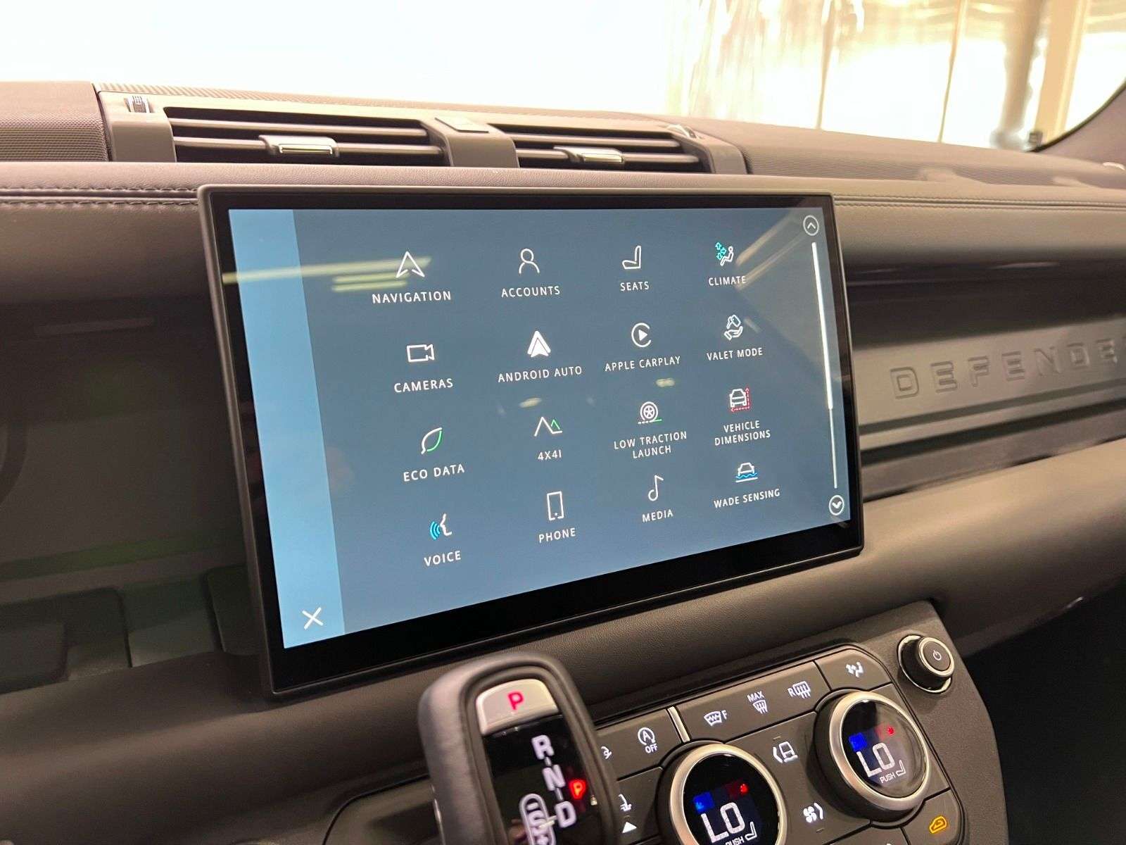 2025 Land Rover Defender 130 P400 X-DYNAMIC SE thumb 18