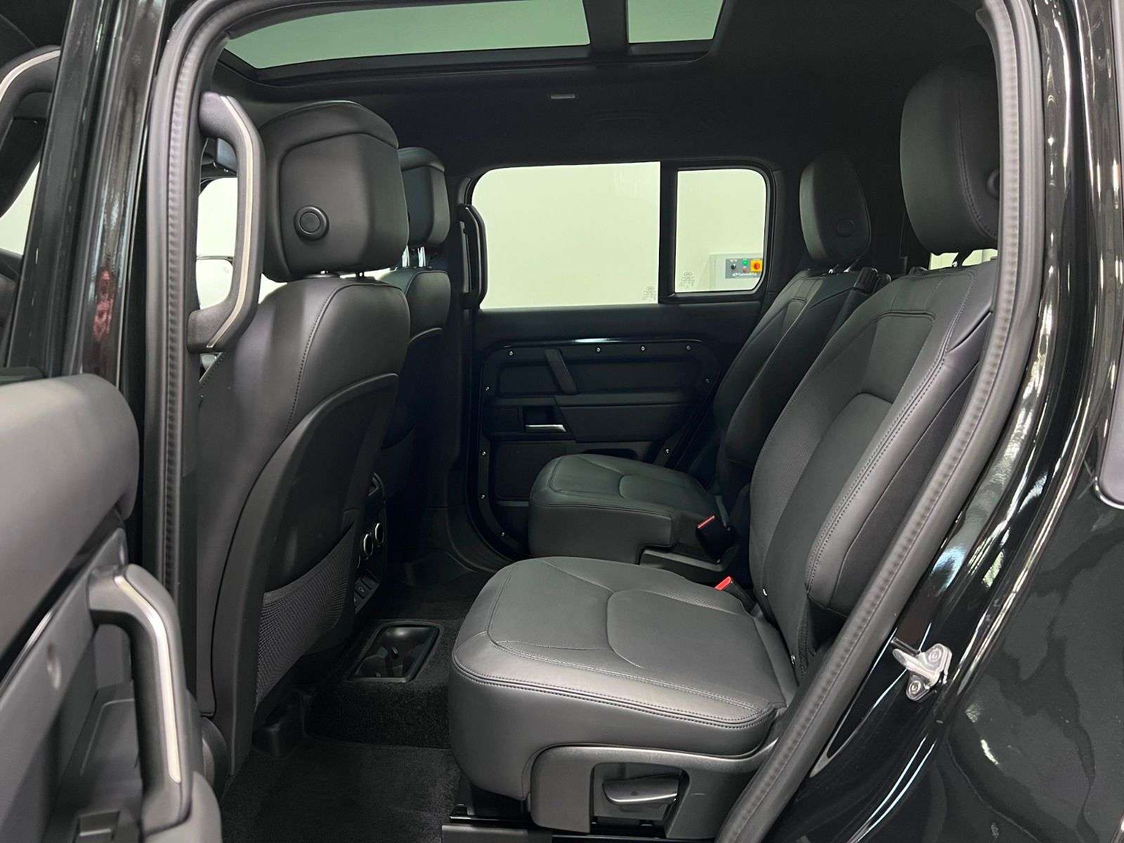 2025 Land Rover Defender 130 P400 X-DYNAMIC SE thumb 25