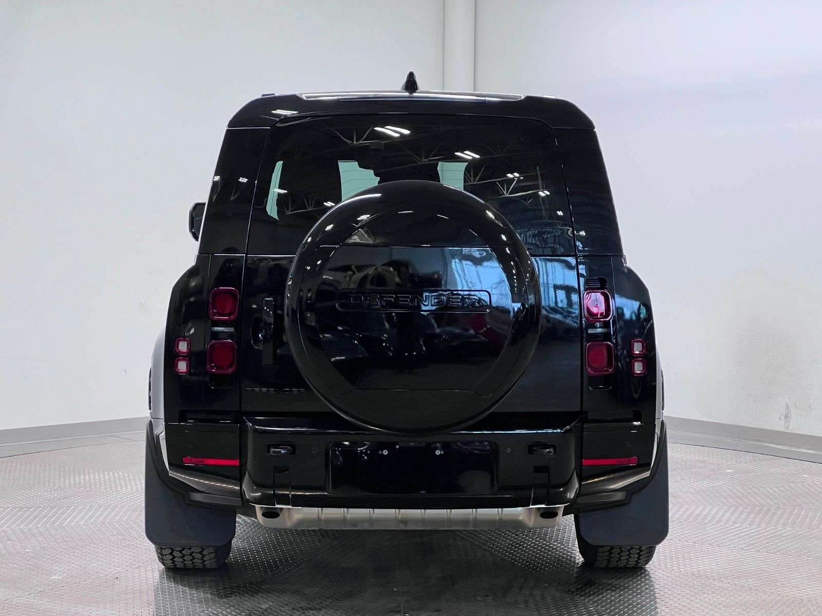 2025 Land Rover Defender 130 P400 X-DYNAMIC SE thumb 6