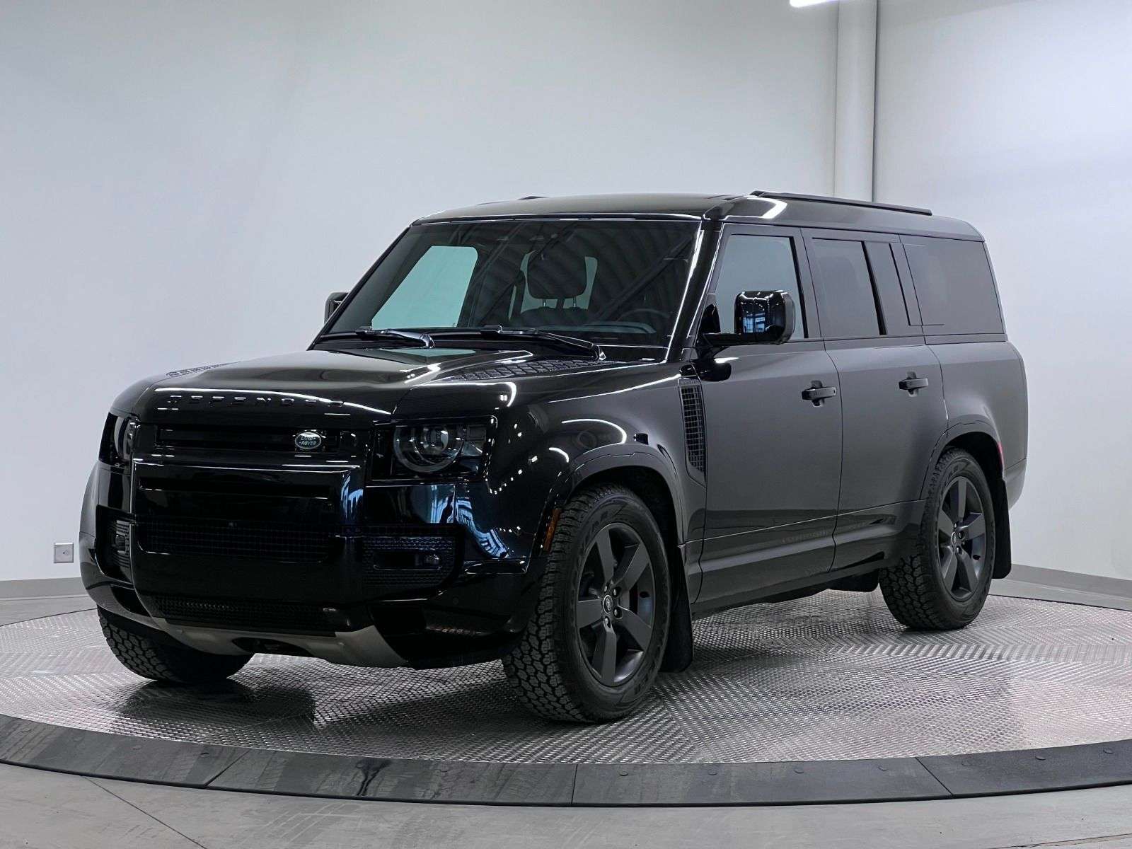 2025 Land Rover Defender 130 P400 X-DYNAMIC SE