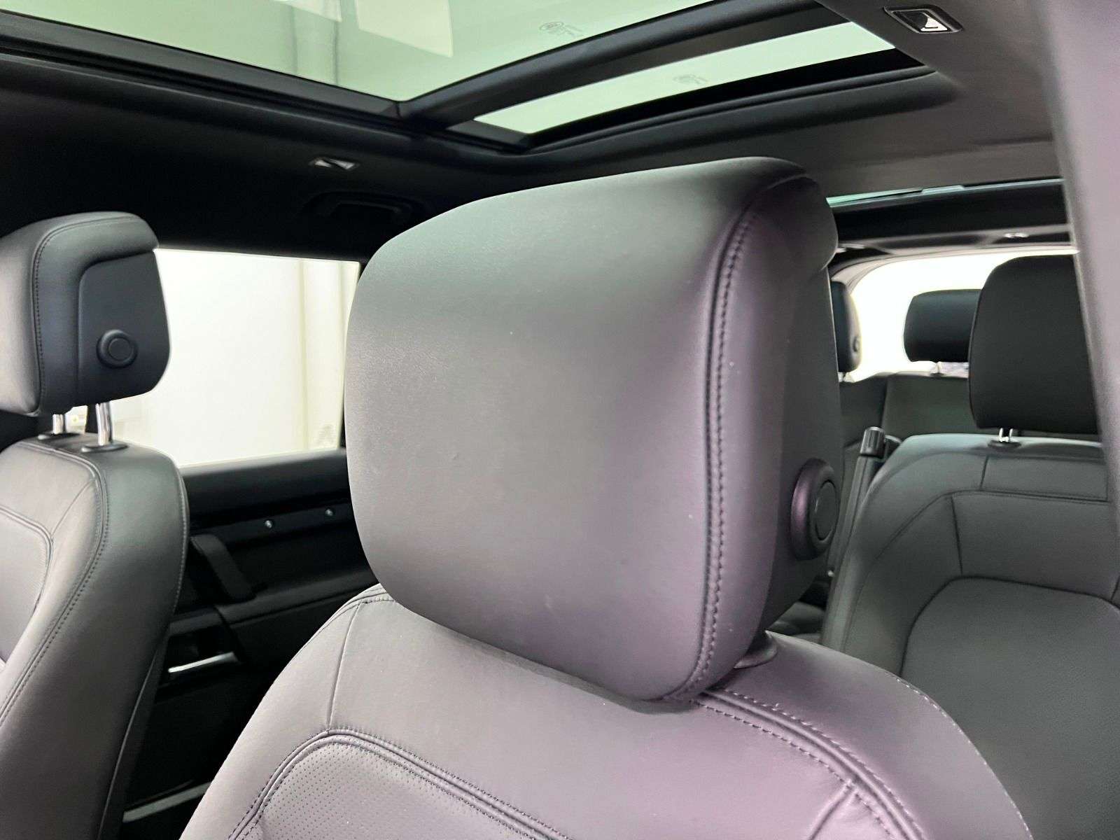 2025 Land Rover Defender 130 P400 X-DYNAMIC SE thumb 26