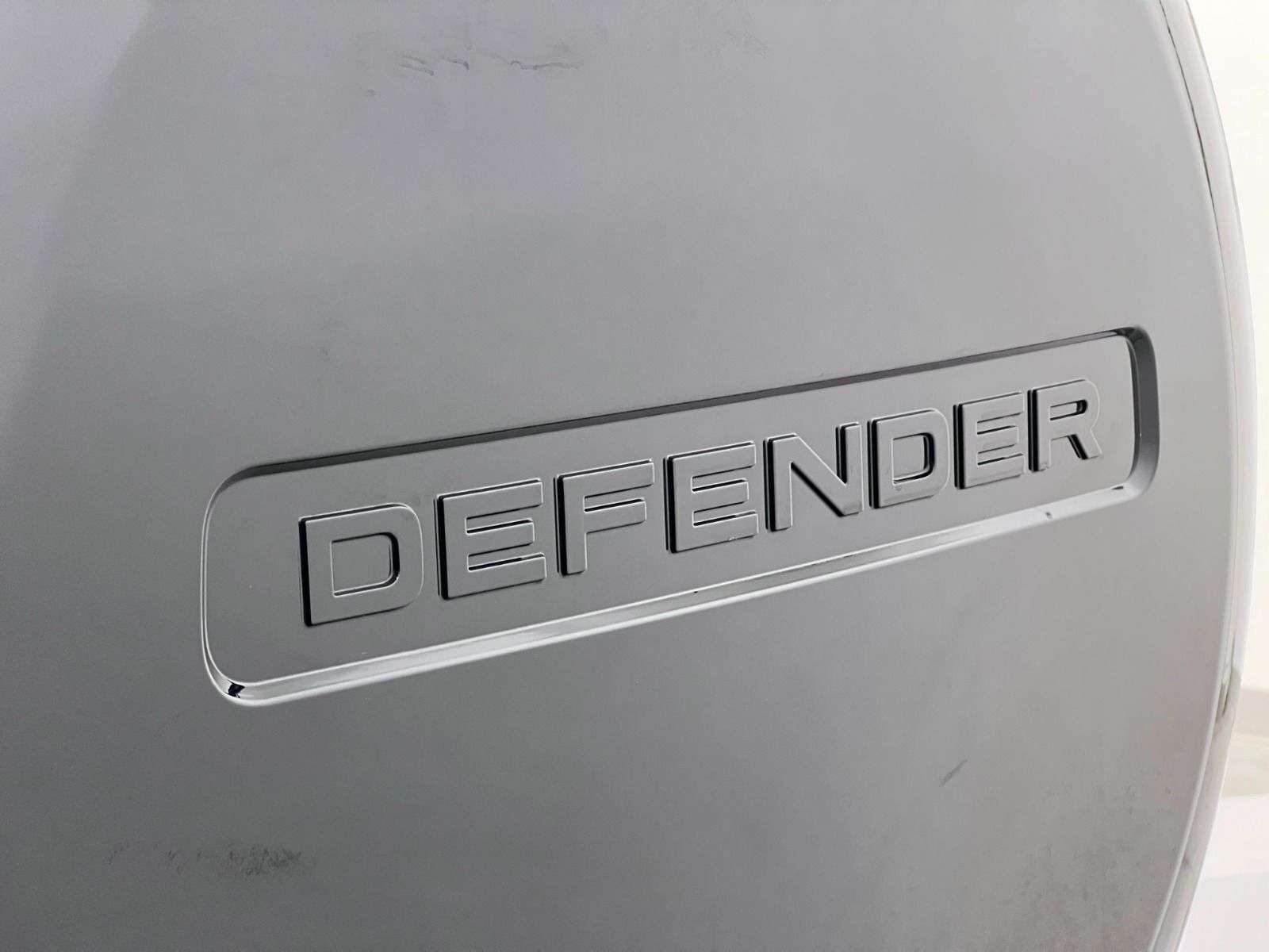 2025 Land Rover Defender 130 P400 X-DYNAMIC SE thumb 10