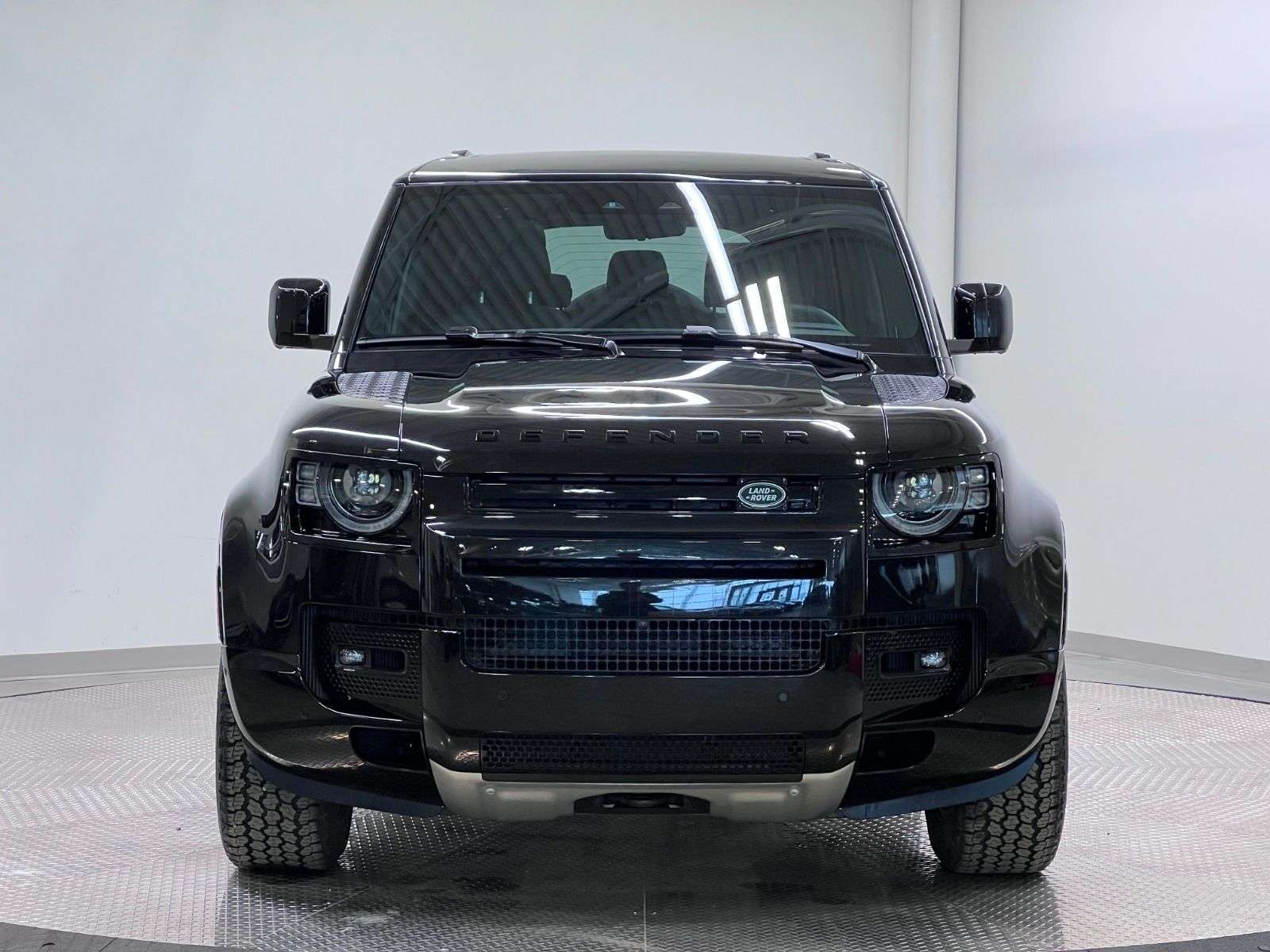 2025 Land Rover Defender 130 P400 X-DYNAMIC SE thumb 8