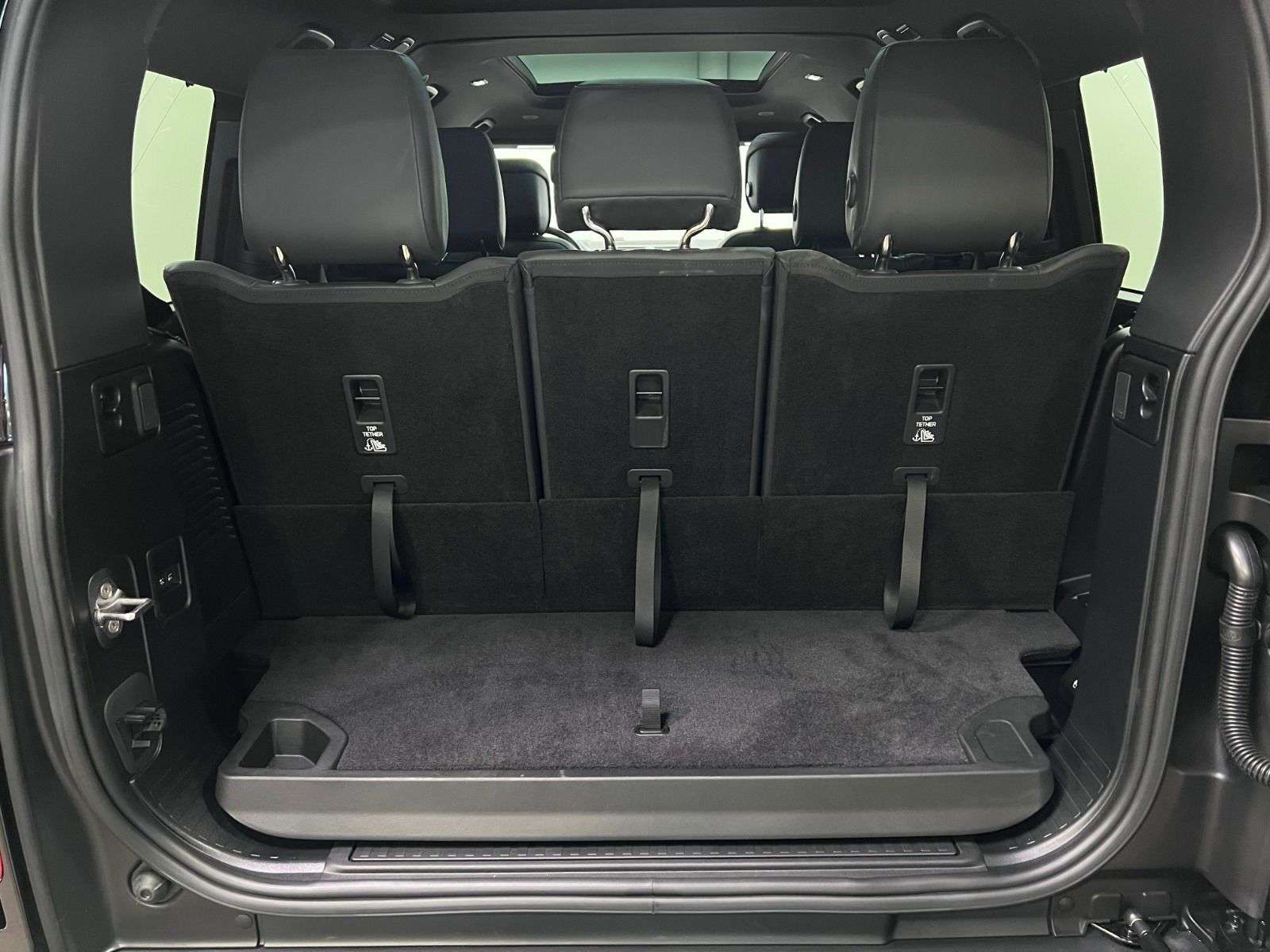 2025 Land Rover Defender 130 P400 X-DYNAMIC SE thumb 36