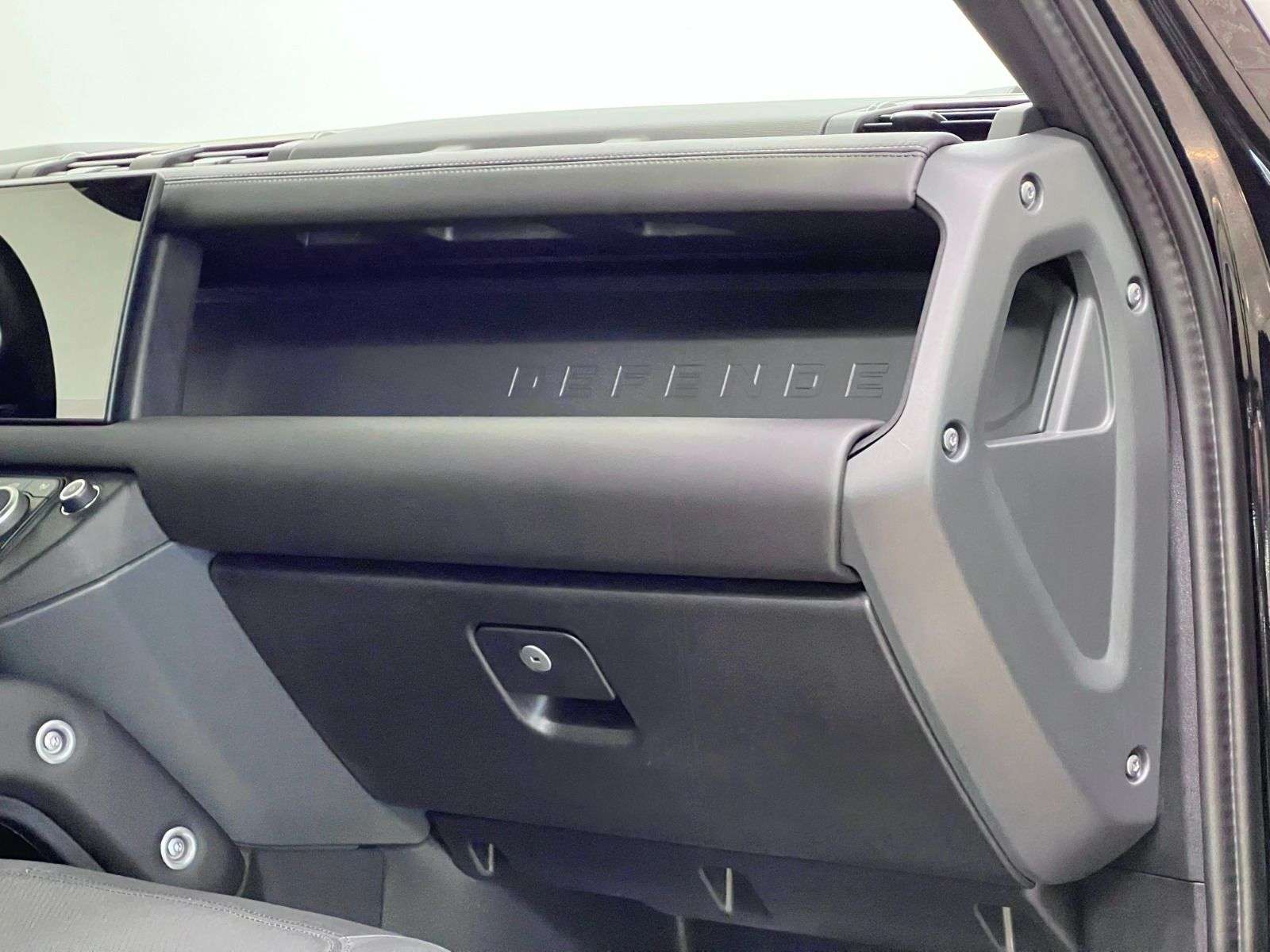 2025 Land Rover Defender 130 P400 X-DYNAMIC SE thumb 34