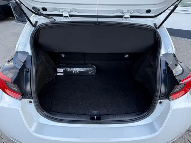 Toyota Yaris view 18