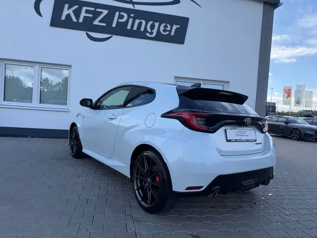 Toyota Yaris view 5
