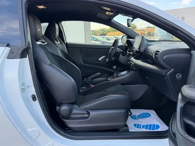 Toyota Yaris view 13
