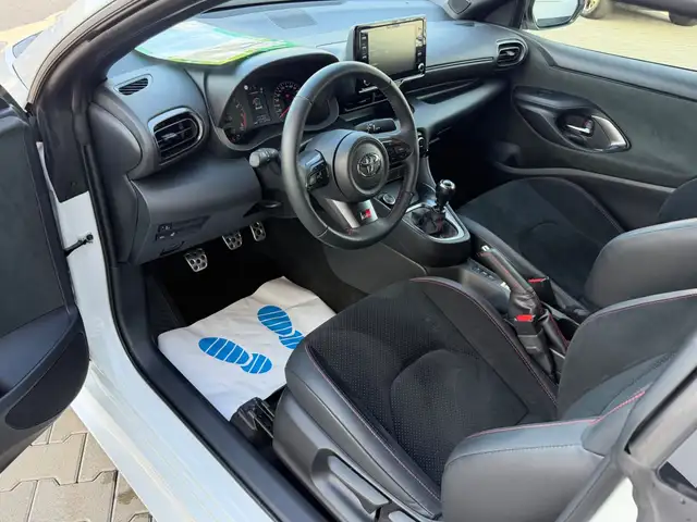 Toyota Yaris view 8