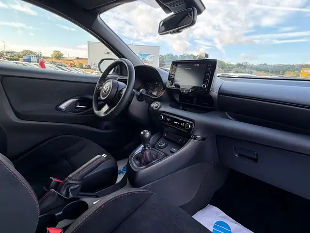 Toyota Yaris view 16