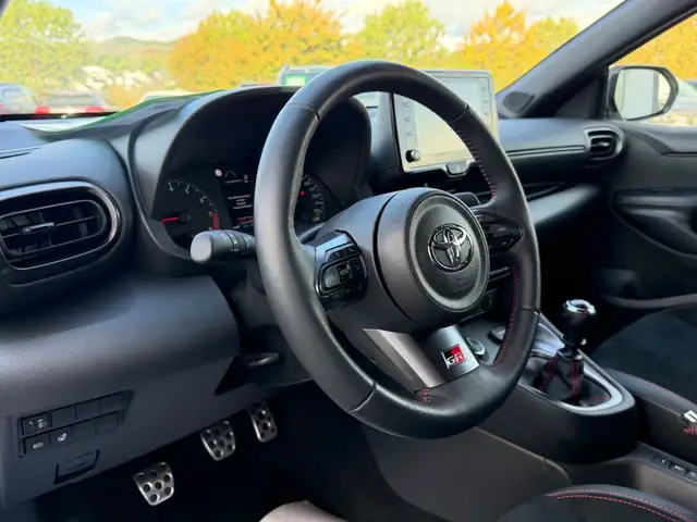Toyota Yaris view 9