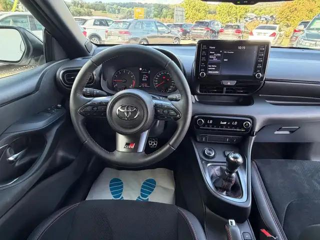 Toyota Yaris view 15