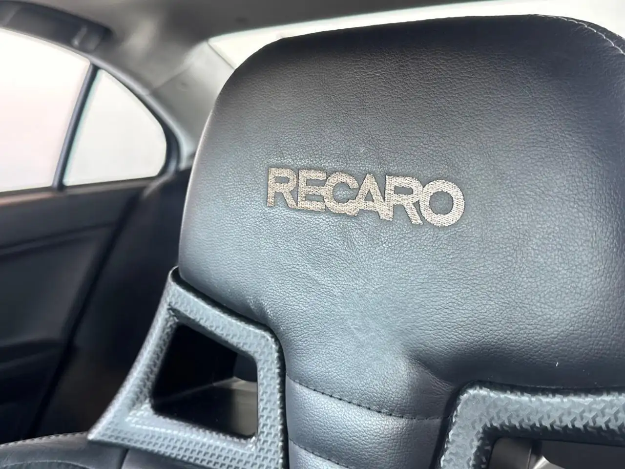Mitsubishi Lancer снимка Mitsubishi Lancer