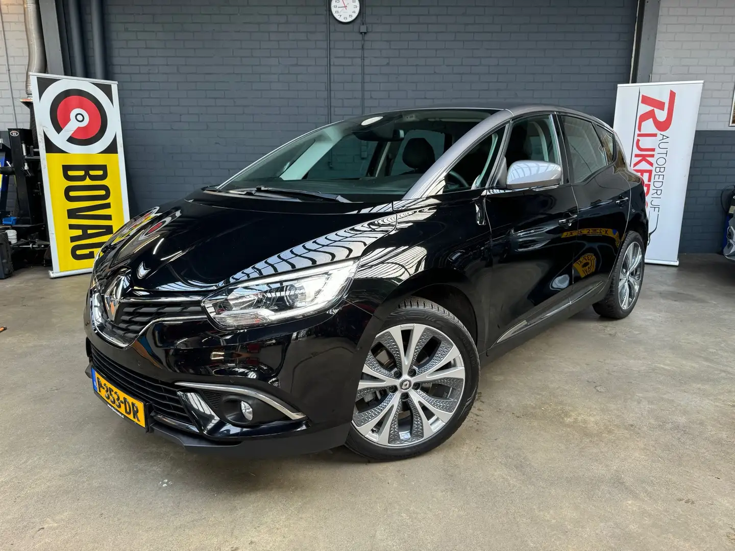 Renault Scenic 1.3 TCe Bose 163pk Automaat,Cruise Control,Climate Zwart - 1