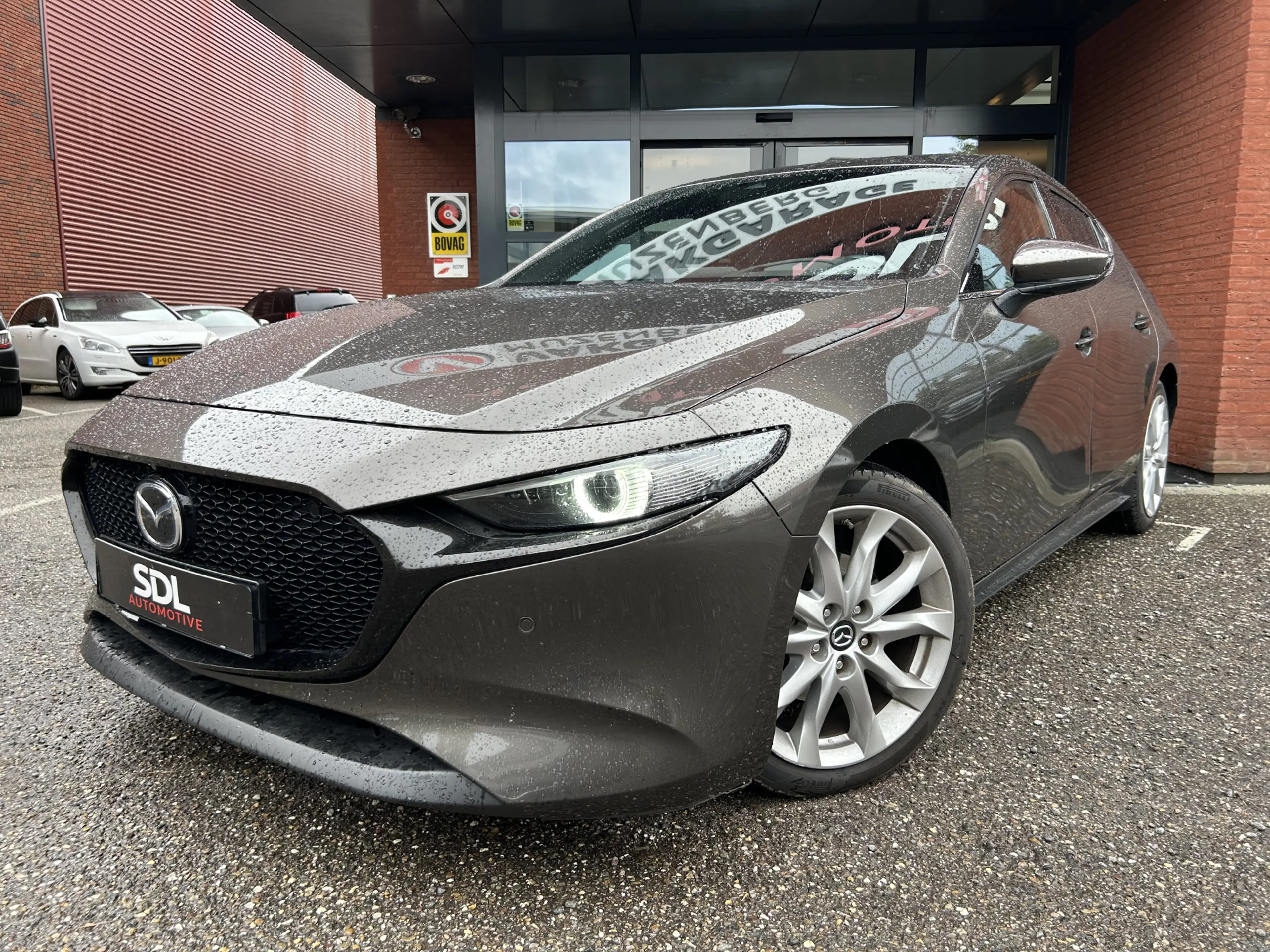 Mazda 3 2.0 e-SkyActiv-G M Hybrid 122 Luxury // FULL LED / — photo 2