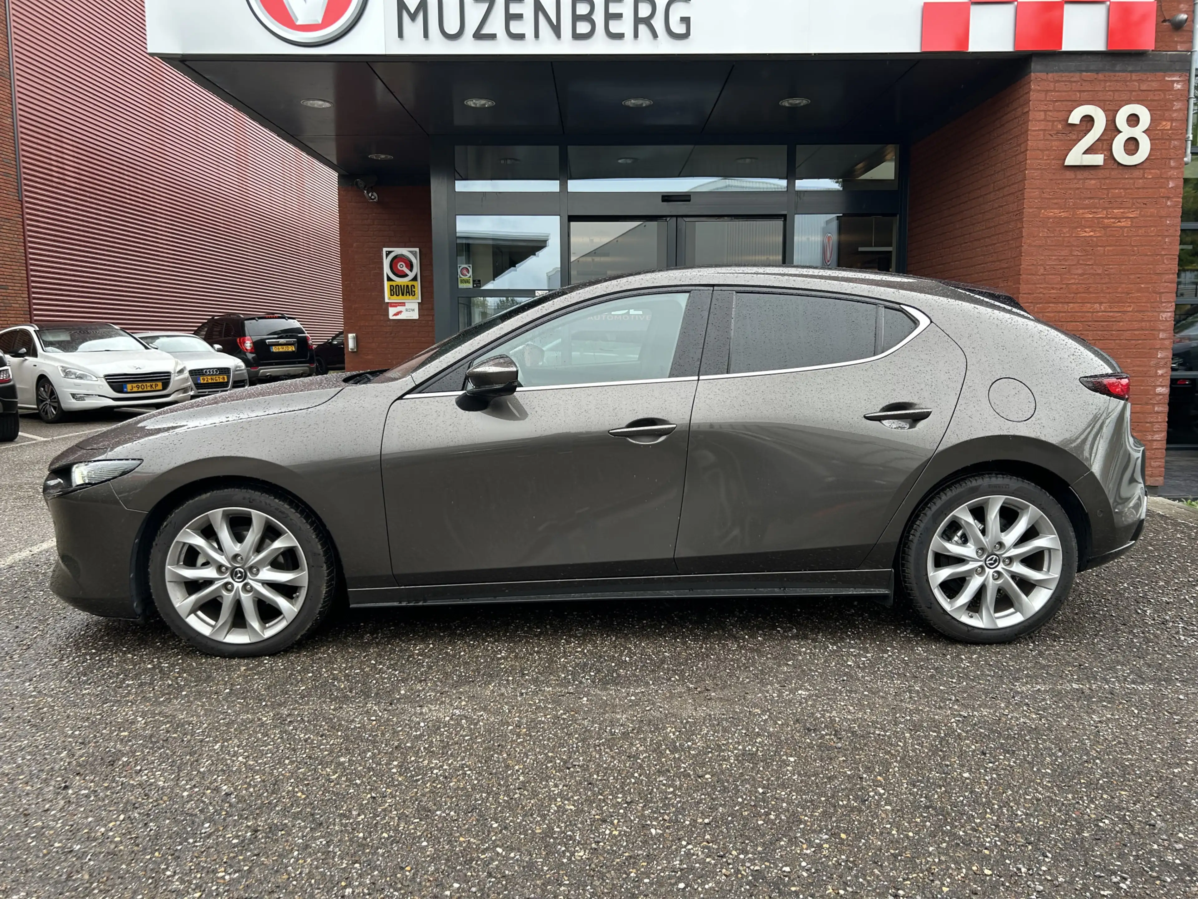 Mazda 3 2.0 e-SkyActiv-G M Hybrid 122 Luxury // FULL LED / — photo 4