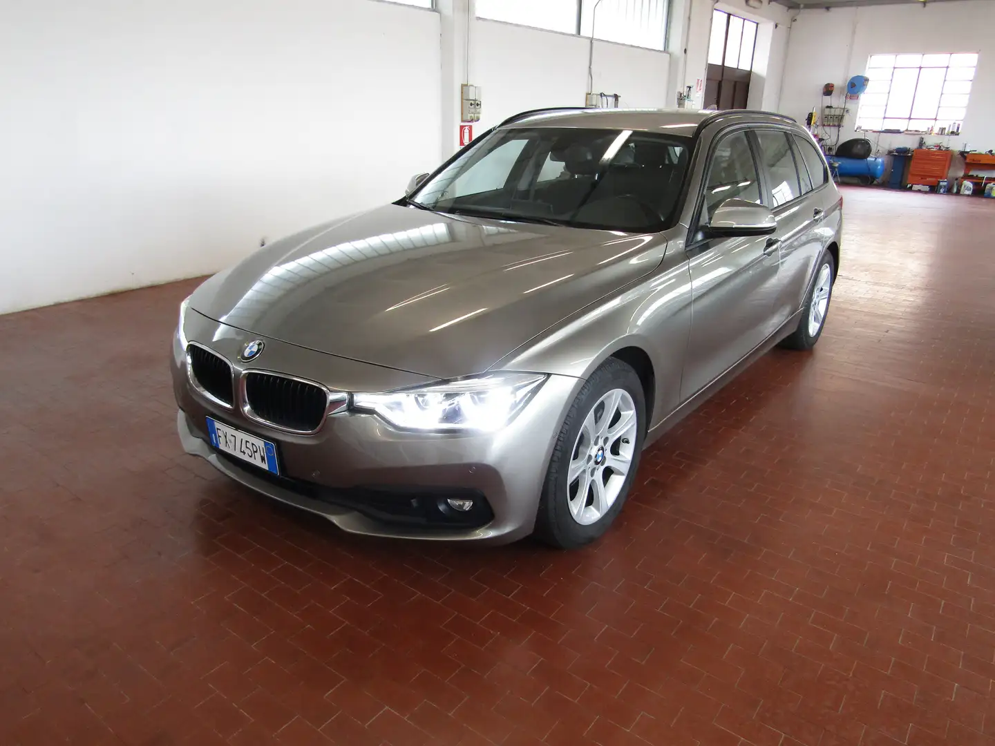 BMW 318 318d Touring Business auto Bronze - 2