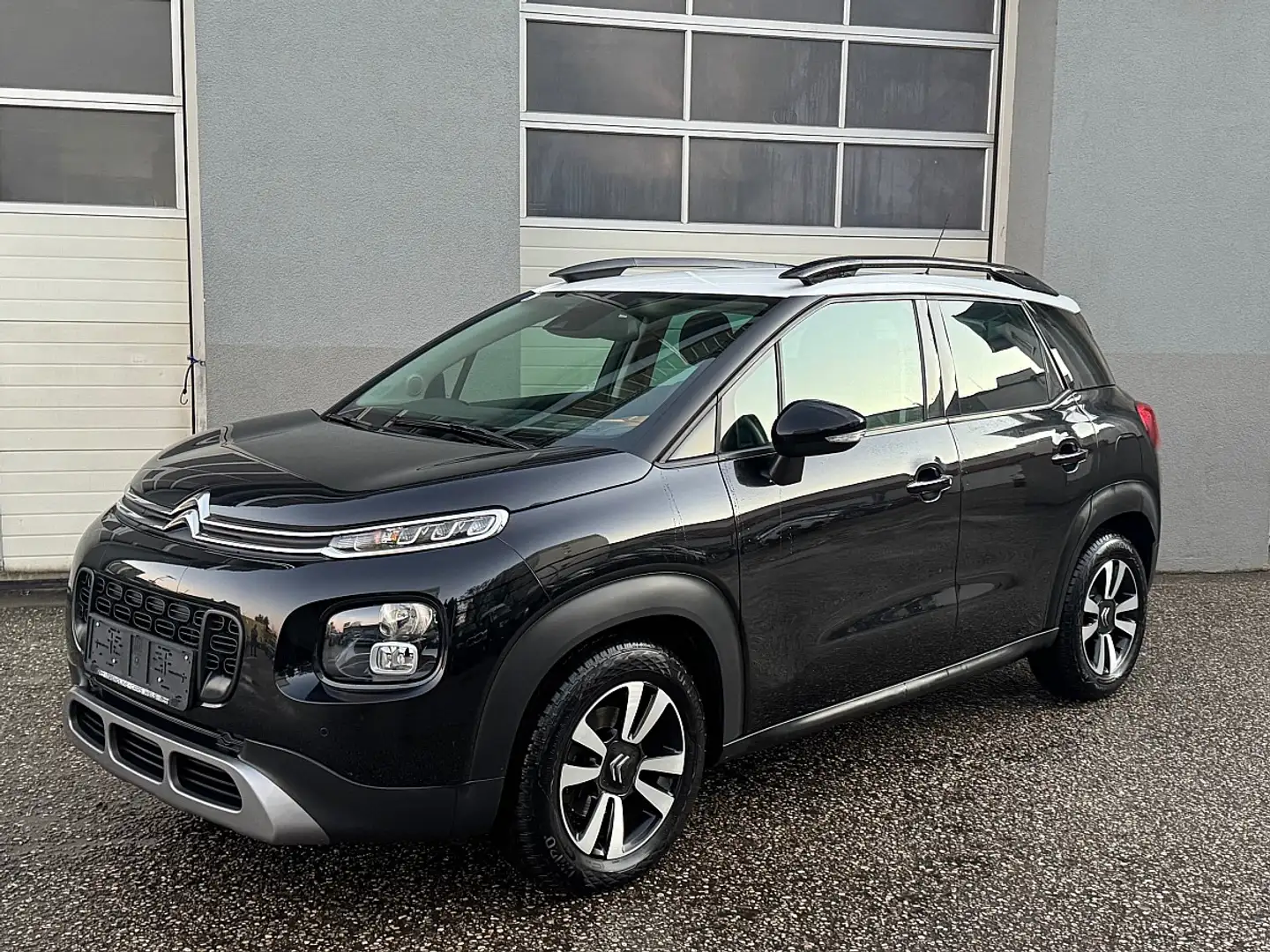 Citroen C3 Aircross PureTech 130 S&S Shine Schwarz - 1