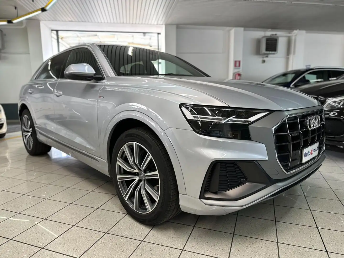Audi Q8 50 TDI 286CV quattro tiptronic Sport UNI PROP Argento - 1