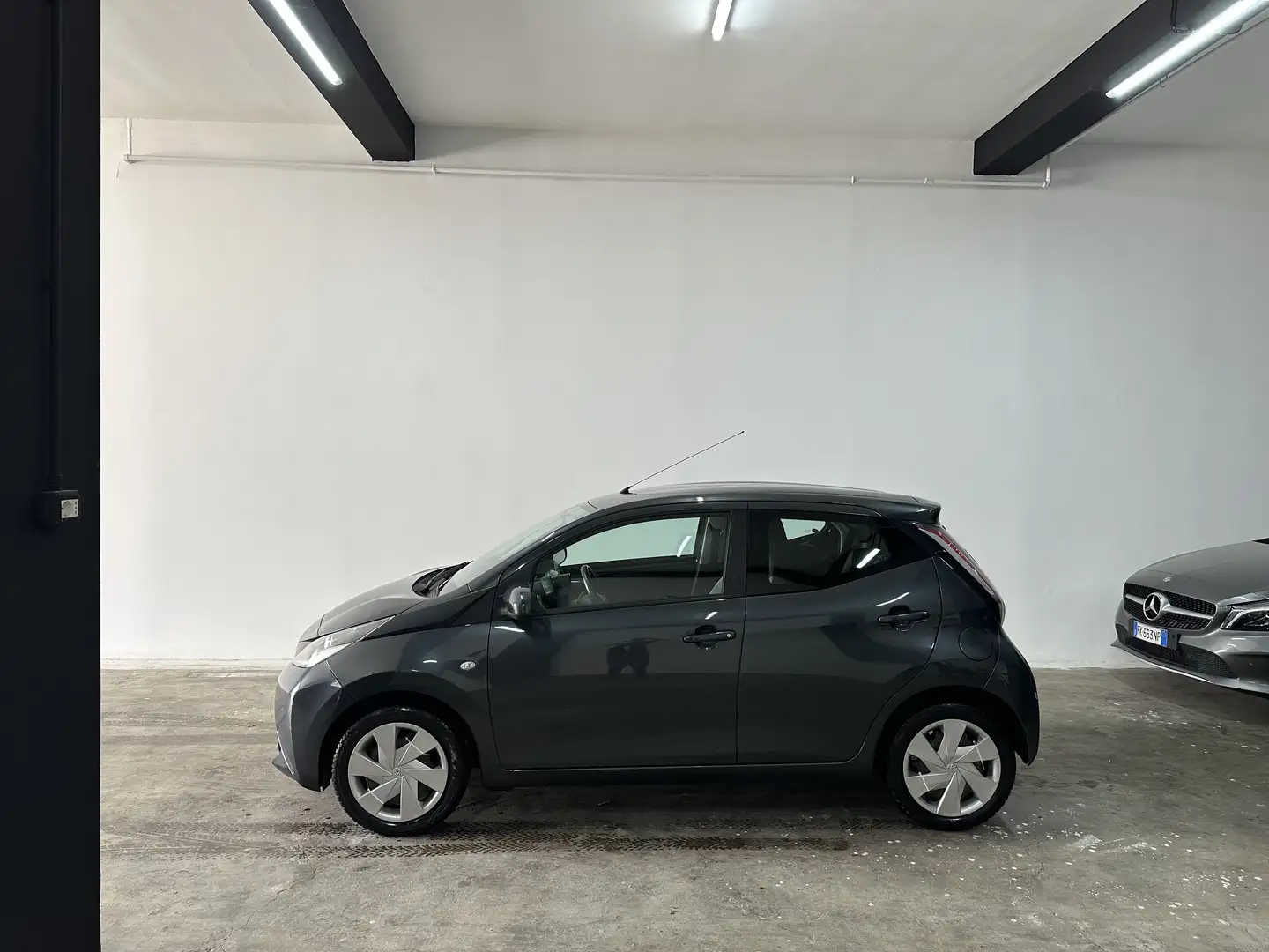 Toyota Aygo 5p 1.0 x-clusiv 120.000 TUTTI CERTIFICATI TOYOTA - 2