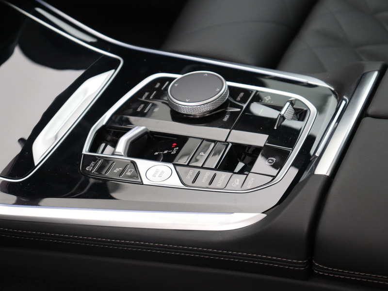 BMW X5 xDrive50e — photo 10