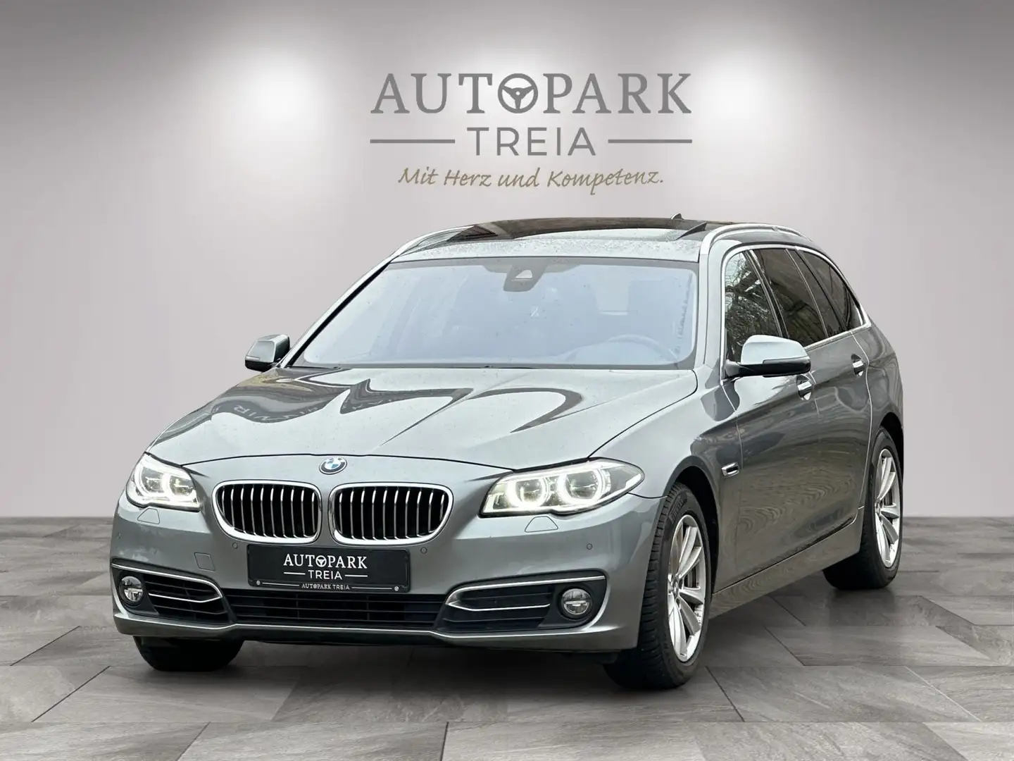 BMW 535 d xDrive (AHK-H.Kardon-PANO-LED-STANDHEIZUNG) Grijs - 1