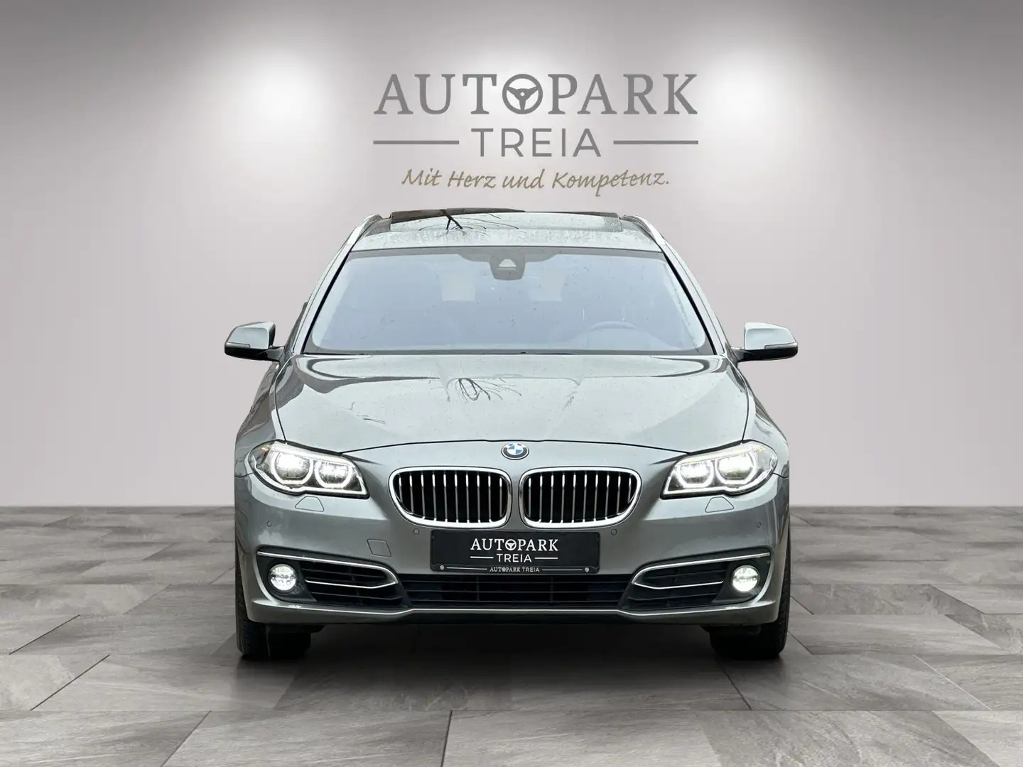 BMW 535 d xDrive (AHK-H.Kardon-PANO-LED-STANDHEIZUNG) Grijs - 2