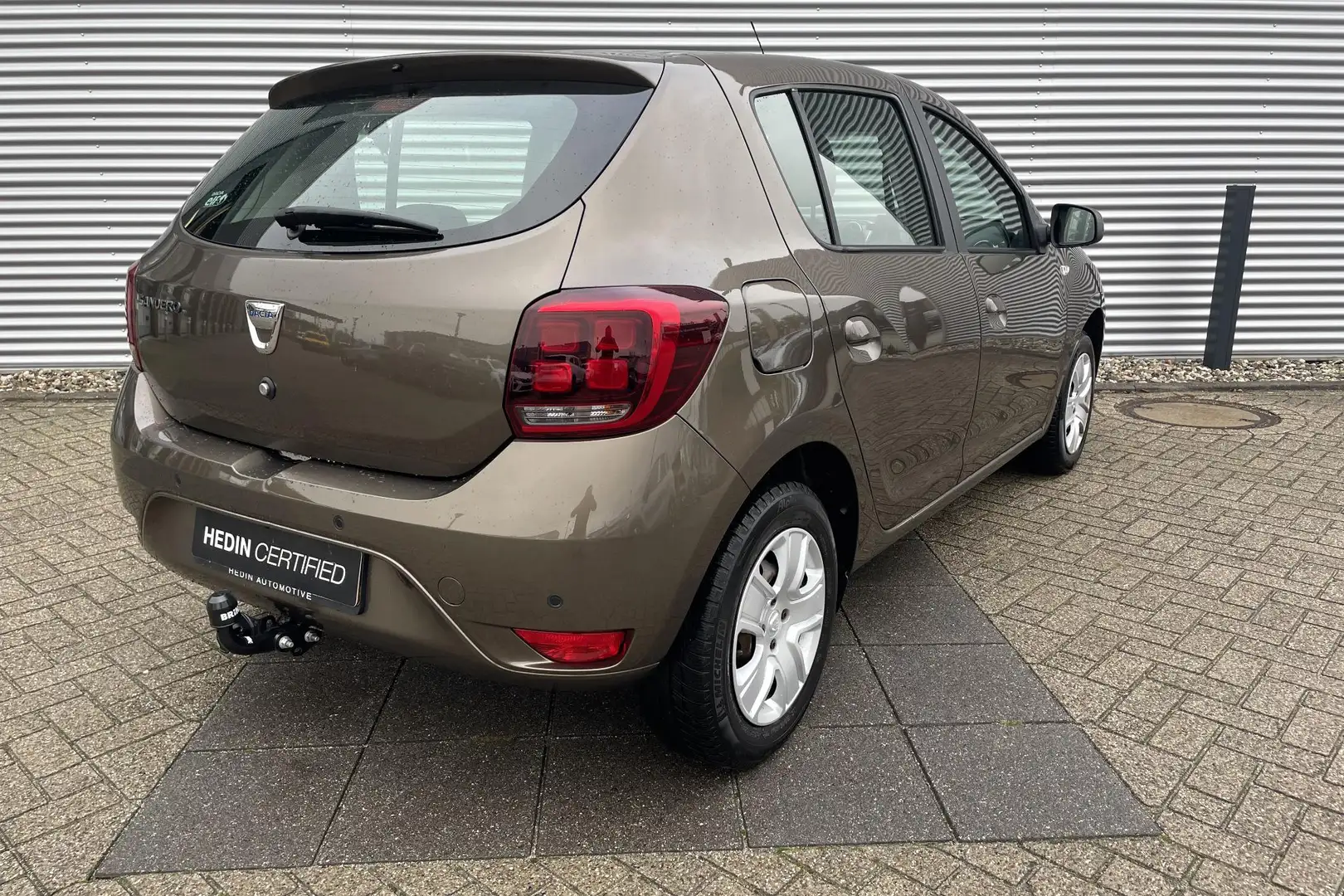 Dacia Sandero 0.9 TCe Laureate achteruitrijcamera - parkeersenso Bruin - 2