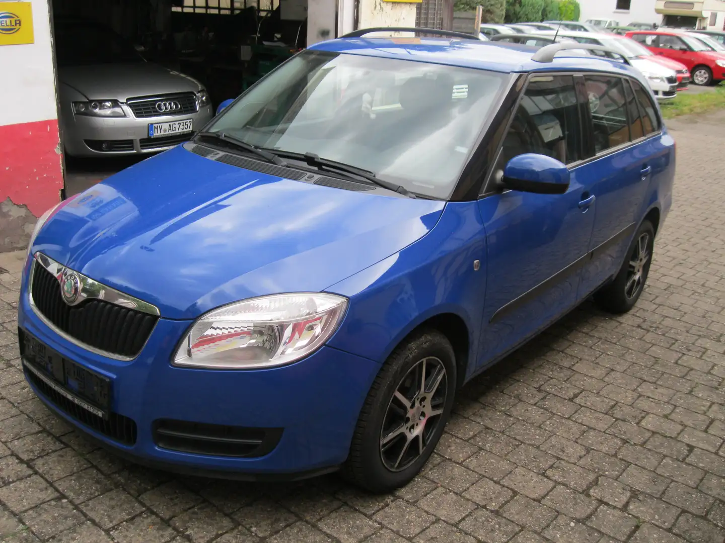 Skoda Fabia 1.2 HTP Combi Ambiente Bleu - 2