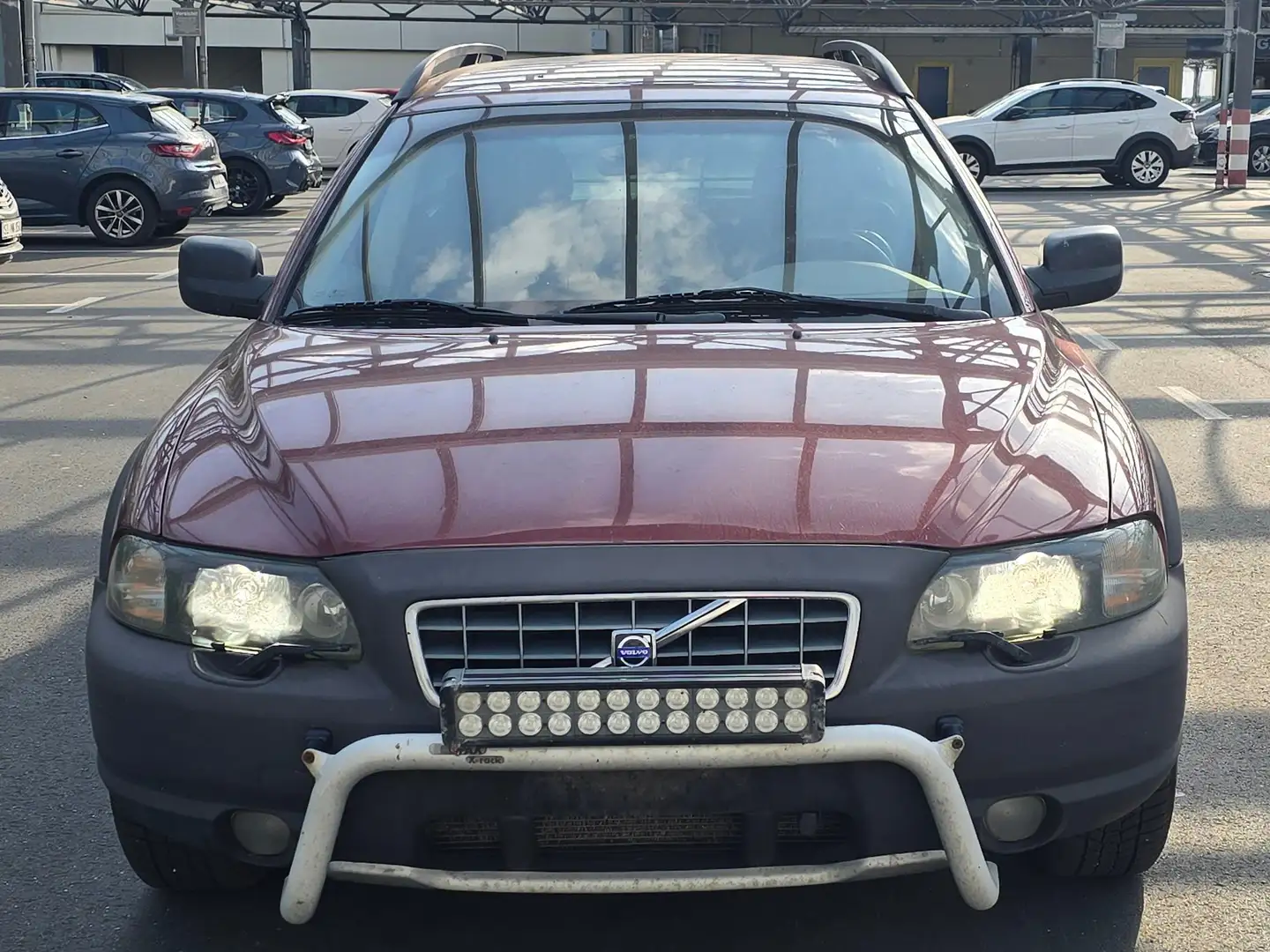 Volvo XC70 D5 AWD, Klima,Standheizu AHk Xenon Rojo - 2