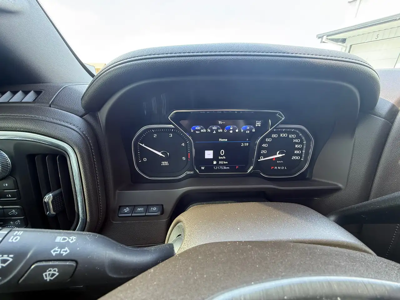 GMC Sierra 3500HD снимка GMC Sierra 3500HD