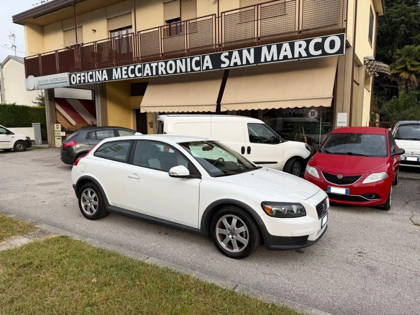 Volvo C30 1.6 D DRIVe Kinetic Bianco - 1