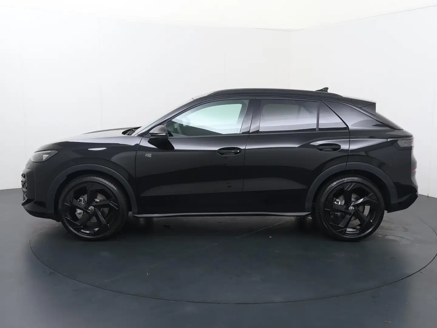 Volkswagen T-Roc R-Line First Edition 1.5 eTSI 110 kW / 150 PK DSG Zwart - 2